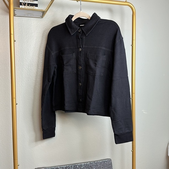 Monrow Cropped Trucker Jacket (Shacket) in Faded Black SOLD OUT - Picture 4 of 5